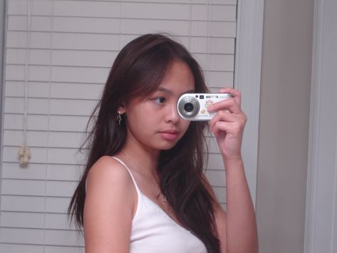 Selfie With Camera, Mirror Selfie With Camera, Camera Mirror Selfie, Mirror Camera Selfie, Digital Camera Mirror Selfie, Digital Camera Mirror Pic, Digicam Aesthetic Photos, 2000s Camera, Digital Camera Selfie