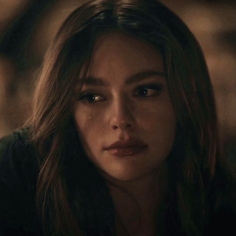 Hope Mikaelson Vampire Face, Danielle Rose Russell Icons, Flowery Dress Casual, Hope Mikaelson Aesthetic, Hope Mikaelson Legacies, Feyre Archeron Aesthetic, Hope Mikaelson Icons, Danielle Rose Russell, Feyre Archeron