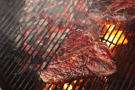 Guide to Grilling: Arranging the Coals Big Green Egg Recipes, Green Egg Recipes, Porterhouse Steak, Food Lab, Grilling Tips, Big Green Egg, Strip Steak, Smoker Recipes, Ribeye Steak