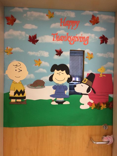 Charlie Brown Thanksgiving Bulletin Board Ideas, Charlie Brown Thanksgiving Bulletin Board, Charlie Brown Door Decorations, Thanksgiving Door Decorations Classroom, Thanksgiving Classroom Door, Snoopy Thanksgiving, Hanger Game, Snoopy Classroom, Thanksgiving Door Decorations