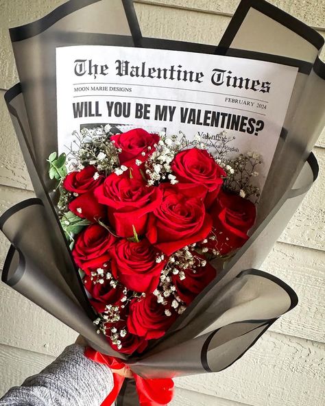 New “Will You Be My Valentine” Bouquet Design.🌹📰 Inspired by: @castillodeflores7 💕 . If you’ve been looking for the perfect way to ask your special person. We’ve got you covered! 💌 Will You Be My Valentine, Flower Shop Decor, Valentine Bouquet, Cute Couple Gifts, Flower Business, Gift Inspo, Bouquet Design, Diy Gift Box, Special Person