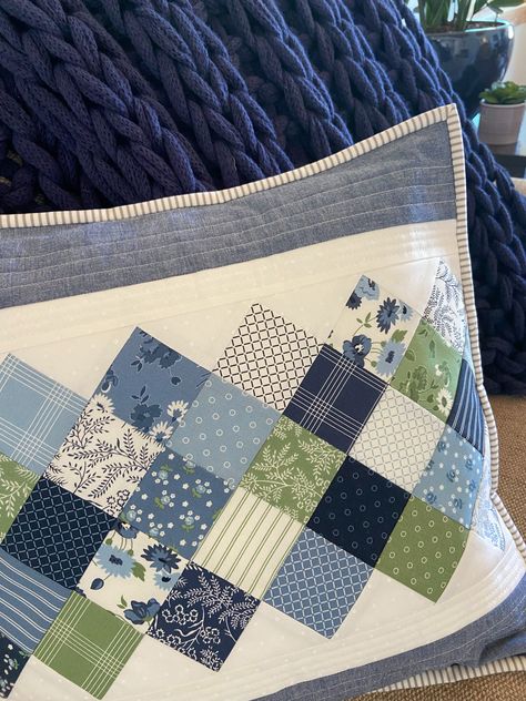 Nantucket Summer & the On Point Pillow (a free tutorial) – Carried Away Quilting Quilted Pillows Diy, Sewing Pillow Patterns, Patchwork Cushions, Nantucket Summer, Small Quilt Projects, Quilted Pillow Covers, Throw Pillow Pattern, Scrappy Quilt Patterns, Straight Line Quilting