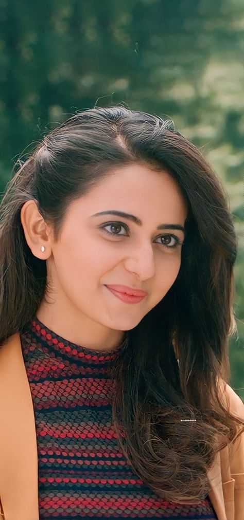 Rakulpreet Singh Hd Pics, Rakulpreet Singh, Curvy Girl Outfits Summer, Rakul Preet Singh, Black Background Photography, Rakul Preet, Background Photography, Actress Pics, Curvy Girl Outfits