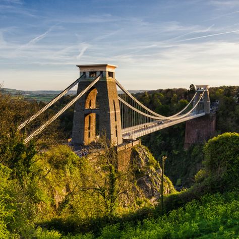 Bristol Suspension Bridge, Clifton Suspension Bridge, Clifton Bridge, Uk Places, Victorian Age, Furniture Upcycling, Nyc Marathon, Bridge Art, Bristol England