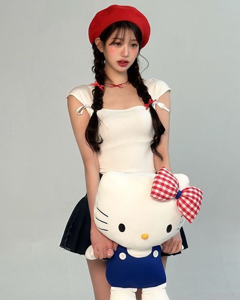 Hello Kitty Collection, July 31, My Chemical, Korean Hairstyle, Korean Makeup, Kpop Girl Groups, K Pop Music, Ulzzang Girl, K Idols