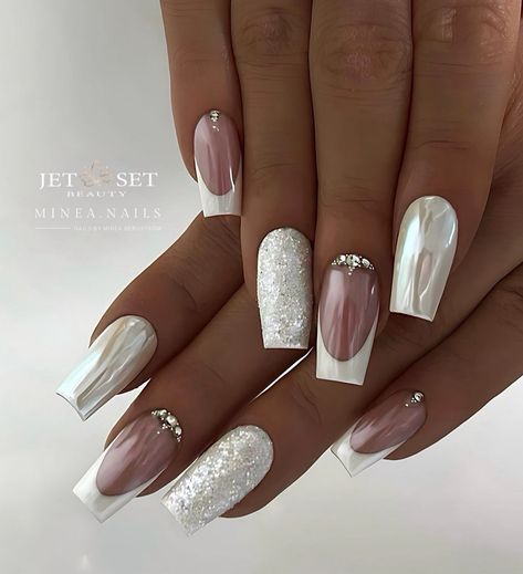 Smart Nails, White Chrome Nails, Elegant Touch Nails, Unghie Nail Art, White And Silver Nails, Chrome Nails Designs, Fancy Nails Designs, Glamour Nails, Nails Design With Rhinestones