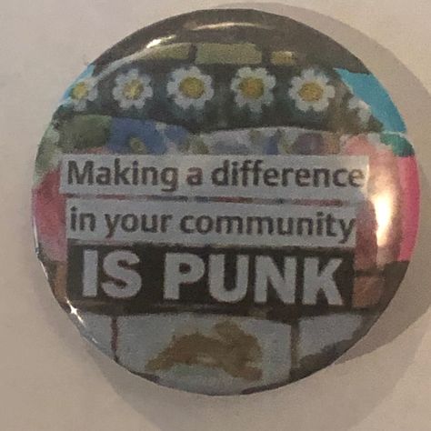 Jacket Patches Aesthetic, Patches Aesthetic, Punk 2000s, Punk Badges, Queer Punk, Diy Embroidery Shirt, Punk Fashion Diy, Jacket Patches, Punk Pins