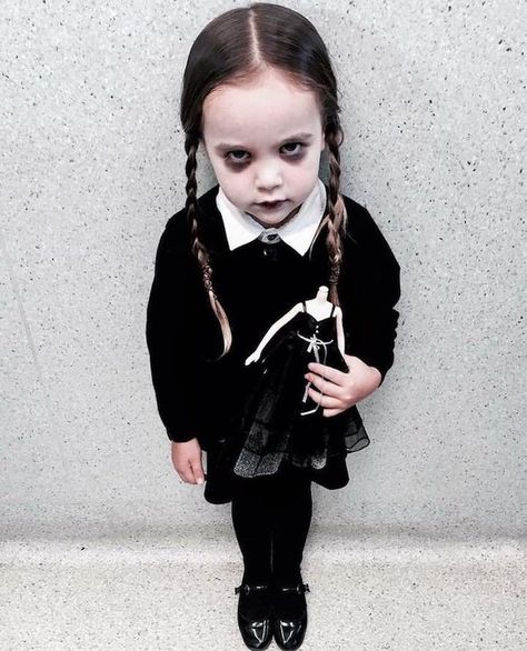 40 Fierce Halloween Ideas If You Hate The 'Girl Costume' Aisle | HuffPost Scary Kids Halloween Costumes, Funny Toddler Halloween Costumes, Halloweenský Makeup, Scary Kids, Toddler Girl Halloween, Scary Halloween Costumes, Scary Costumes