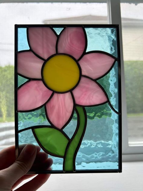 Easy Mosaic, Window Drawing, Popular Crafts, Stained Glass Suncatchers, Tiffany Glass, Stained Glass Flowers, Stained Glass Crafts, Stained Glass Designs, Stained Glass Projects