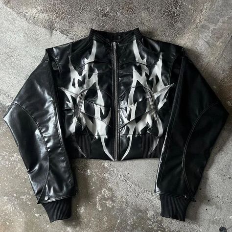 Unleash your bold side with this fierce leather jacket, 𝑴𝒂𝒏𝒖𝒇𝒂𝒄𝒕𝒖𝒓𝒆 & 𝒆𝒙𝒑𝒐𝒓𝒕𝒆𝒓𝒔 𝒐𝒇 𝒈𝒂𝒓𝒎𝒆𝒏𝒕𝒔. 𝐖𝐞 𝐩𝐫𝐨𝐯𝐢𝐝𝐞 𝐭𝐡𝐞 𝐟𝐚𝐜𝐢𝐥𝐢𝐭𝐲 𝐨𝐟 𝐟𝐮𝐥𝐥 𝐜𝐮𝐬𝐭𝐨𝐦𝐢𝐳𝐚𝐭𝐢𝐨𝐧 𝐚𝐧𝐝 𝐩𝐞𝐫𝐬𝐨𝐧𝐚𝐥𝐢𝐳𝐚𝐭𝐢𝐨𝐧 𝐰𝐢𝐭𝐡 𝐧𝐨 𝐜𝐨𝐦𝐩𝐫𝐨𝐦𝐢𝐬𝐞 𝐨𝐧 𝐪𝐮𝐚𝐥𝐢𝐭𝐲. 🧍🏻𝑴𝒆𝒏'𝒔 𝑪𝒍𝒐𝒕𝒉𝒊𝒏𝒈 🧍🏼‍♀️𝑾𝒐𝒎𝒆𝒏'𝒔 𝑪𝒍𝒐𝒕𝒉𝒊𝒏𝒈 🏋🏼‍♀️𝑮𝒀𝑴 𝑾𝑬𝑨𝑹 🥇𝑺𝒑𝒐𝒓𝒕𝒔 𝑾𝒆𝒂𝒓 ;𝑴𝒂𝒏𝒚 𝒄𝒐𝒍𝒐𝒓𝒔 𝒂𝒓𝒆 𝑨𝒗𝒂𝒊𝒍𝒂𝒃𝒍𝒆 🥼 : 𝑨𝒍𝒍 𝑺𝒊𝒛𝒆𝒔 𝑺, 𝑴, 𝑳, 𝑿𝑳, 2𝑿𝑳, 3𝑿𝑳 📍: 𝒀𝒐𝒖𝒓 𝑪𝒐𝒎𝒑𝒂𝒏𝒚 𝑳𝒂𝒃𝒆𝒍 & 𝑻𝒂𝒈𝒔 📦: 𝑪𝒖𝒔𝒕𝒐𝒎𝒊𝒛𝒆 𝑷𝒂𝒄𝒌𝒊𝒏𝒈 📍: 𝒀𝒐𝒖𝒓 𝑪𝒐𝒎𝒑𝒂𝒏𝒚 𝑳𝒐𝒈𝒐 📍: 𝑪𝒖𝒔𝒕𝒐𝒎𝒊𝒛𝒆 𝑺𝒄𝒓𝒆𝒆𝒏 𝑷𝒓𝒊𝒏𝒕𝒊𝒏𝒈 📍: 𝑪𝒖𝒔𝒕𝒐𝒎𝒊𝒛𝒆 𝑬𝒎𝒃𝒓𝒊𝒐𝒅𝒆𝒓𝒚 𝒅𝒆𝒔𝒊𝒈𝒏’𝒔 📍: 𝑪𝒖𝒔𝒕𝒐𝒎𝒊𝒛𝒆 𝑫𝒆𝒔𝒊𝒈𝒏 ✈; 𝒇 Brutalism Fashion, Leather Jacket Design, Alternative Streetwear, Concept Clothing, Kinds Of Clothes, Sports Wear, Alternative Outfits, Fashion Design Clothes, Manado