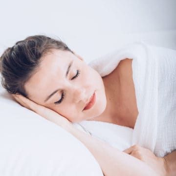 10 Natural Sleep Remedies for Your Best Sleep Ever Natural Sleeping Remedies, Sleeping Remedies, Benefits Of Dry Brushing, Best Skincare Routine, Relaxing Essential Oils, Trouble Falling Asleep, Progesterone Levels, Hello Glow, Natural Sleep Aids