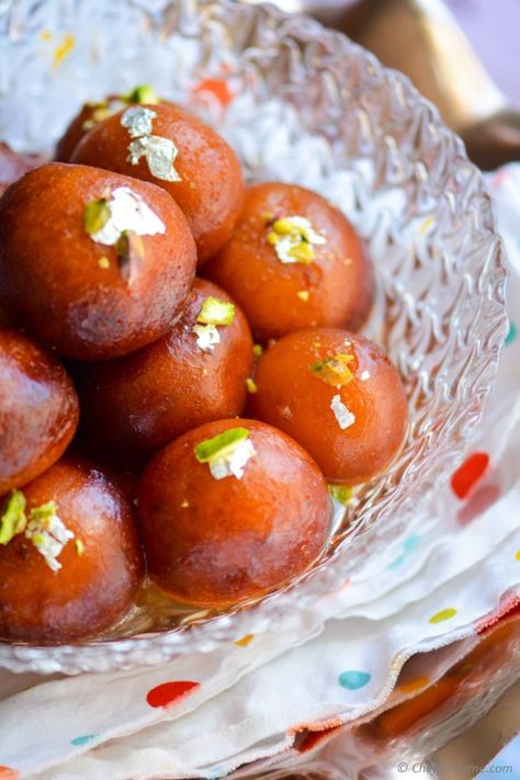 Macadamia Slice, Easy Gulab Jamun Recipe, Mauritian Recipes, Indian Deserts, Indian Mithai, East Indian Food, Sweets Photography, Navratri Recipes, Gulab Jamun Recipe