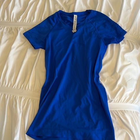 Lululemon Swiftly Tech, full length, in Electric Blue. Blue Swiftly Tech, Tech Outfit, Royal Blue Shorts, Lululemon Swiftly Tech, Lululemon Swiftly, Swiftly Tech, Lululemon Tops, Summer Fashion Outfits, Blue Shorts