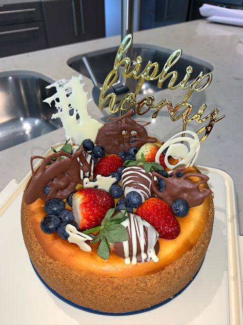 Birthday Cheesecake Decoration Ideas, New York Cheesecake Decoration, Cheesecake Decorating Ideas Birthday, Cheesecake Birthday Cake Decoration, Burnt Cheesecake Decoration, Birthday Cheesecake Decoration, Basque Burnt Cheesecake Decoration, Burn Cheesecake Decorations, Cheesecake Decorations