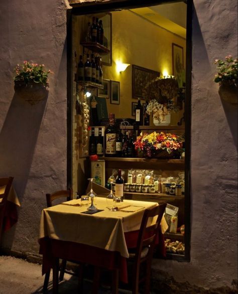 Italy Aesthetic, Outdoor Restaurant, Italian Summer, Romantic Dinners, Umbria, Pretty Places, Aspen, Vanity Mirror, Dream Life