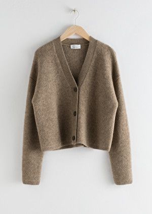 Boxy Wool Blend Classic Cardigan - Brown - Cardigans - & Other Stories Vinter Mode Outfits, Katie Holmes Style, Capsule Wardrobe Planning, Cardigan Brown, Straight Clothes, Wardrobe Planning, Brown Cardigan, Classic Cardigan, Style Cardigan