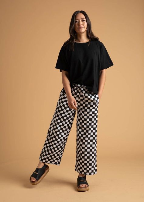 Elevated Style, Mode Inspiration, Printed Pants, Welt Pockets, Kylie Jenner, Cotton Twill, Fashion Inspo Outfits, Work Outfit, Sustainable Fashion