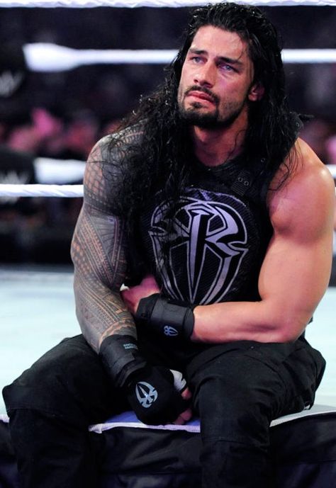 Roman Reigns sitting on the side of the ring after a match Roman Wwe, Roman Reigns Shirtless, Roman Reigns Wwe Champion, Joe Anoaʻi, Wwe Superstar Roman Reigns, Roman Warriors, Watch Wrestling, Wwe Roman Reigns, Dean Ambrose