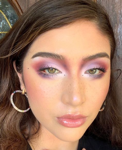 Makeup Inspiration Colorful, Mermaid Wedding Makeup, Eyeshadow Inner Corner, Aura Eyeshadow, Maximalist Makeup, Abstract Makeup, White Eyeshadow, Swag Makeup, Purple Makeup