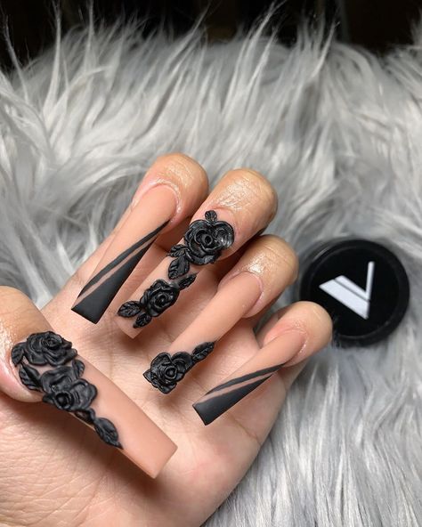 Lily 🌸✨💅🏻 on Instagram: “✖️black roses✖️ inspo: @queenofnails haven’t really done 3D flowers so i thought i’d give it a try! 🖤🖤🖤 using #118 @valentinobeautypure…” Classy Black Nails, Long Black Nails, 3d Flower Nails, Cow Nails, Hippie Nails, Red Acrylic Nails, Long Acrylic Nail Designs, Gel Nail Art Designs, Colored Acrylic Nails