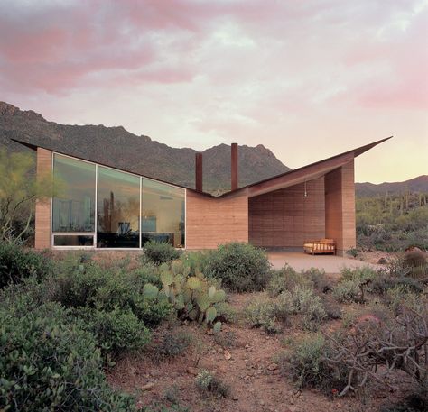 Tucson Mountain House – Studio Rick Joy House In The Desert, Shape House, Rainwater Collection, Rammed Earth Homes, Butterfly Roof, A Modern House, Desert House, Woman Photo, Wood Architecture