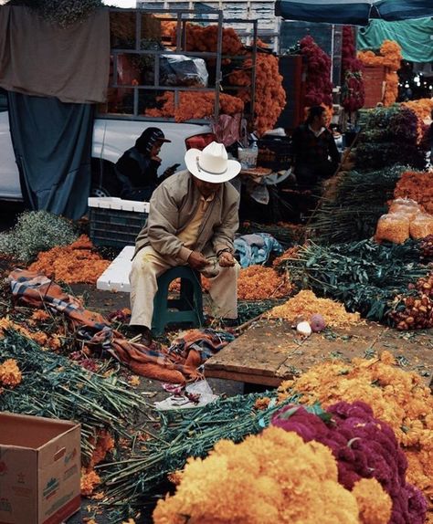 Monterey Mexico, Hispanic Aesthetic, Latina Aesthetic, Mexican Fashion, Mexico Culture, Spanish Culture, México City, Mexican American, City Vibe