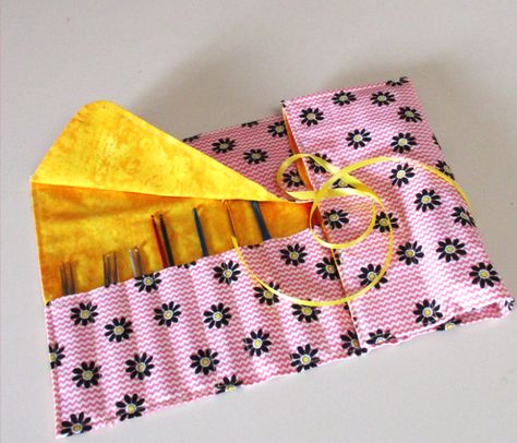 Learn How to Make a Homemade Fabric Crochet Hook Holder - DIY Storage Project Fabric Crochet Hook Holder Free Pattern, Crochet Hook Case Free Pattern Sewing, Crocheted Crochet Hook Holder, Crochet Hook Holder Free Pattern, Crochet Needle Holder, Diy Crochet Hook Case, Crochet Hook Case Free Pattern, Eyeglass Cases Diy, Crochet Hook Storage