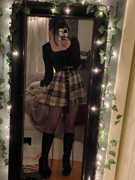 Edgy But Cute Outfits, Soft Grunge Skirt Outfit, Fishnets And Skirt Outfit, Soft Goth Outfits Winter, Feminine Alt Outfits, Soft Alt Outfits, Hot Grunge Outfits, Simple Alt Outfits, Edgy Girly Outfits