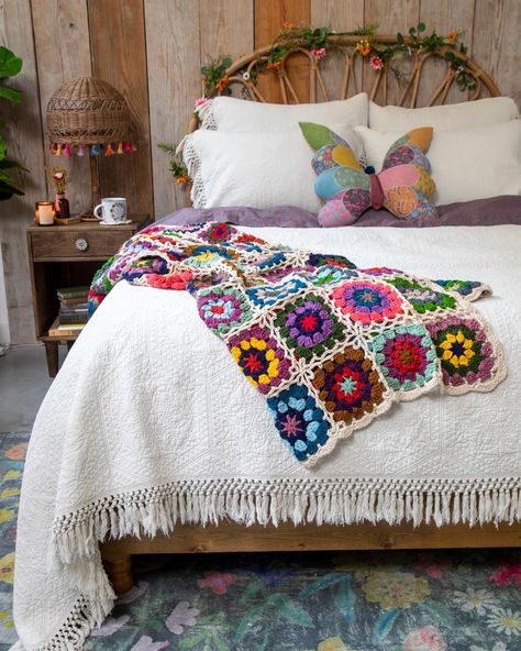 Layering Bedding Ideas, Layering Bedding, White Coverlet, Cute Bedding, Ikea Bed, Bedding Ideas, Perfect Bedding, Boho Bedding, White Blanket