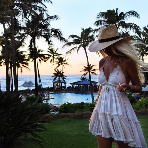 Oh how dreamy does @gypsylovinlight look in her Degree Tunic Dress by #FreePeople whilst in Hawaii || We only have a couple of these beauties left x x Halter Dress Summer, Casual Sundress, Lace Summer Dresses, Dress With Pleats, Cotton Dress Summer, Maxi Dress Prom, Lingerie Dress, Summer Party Dress, Dress Cotton