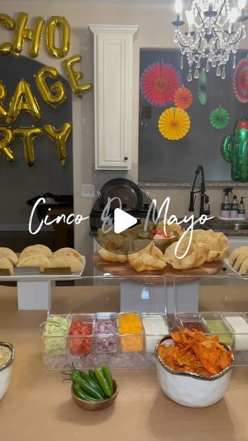 Lawanna on Instagram: "It’s Cinco de Mayo 🥳🎉🥂  I’ve done several taco setups but baby it’s Cinco De Mayo so I had to take it up a notch!!! It’s a party, it’s a party, it’s a partayyyyy🎉🎉🎉 . . . Amazon Items linked in bio #affiliate ( Pinned under Lux Cinco de Mayo).  . . . If it’s not linked, then most likely came from @homegoods ❤️ lol almost always!  . . . SEO: cinco de mayo,  taco tuesday , tacos & tequila, taco setup , taco night ideas, nacho bar , nachos , tacos , taco bar , nachos  . . . #taco #tacos #tacobell #tacobar #tacoboard #tacocharcuterieboard #charcuterie #nachos #drinktower #cocktails #shots #tequila #sangria #familynight  #partyideas #tacotuesday #tacoandtequila #cheers    Yall staying in or out partying?" Build Your Own Nachos Bar, Taco Brunch Party, Mini Taco Bar Ideas, Taco Night Table Setting, Tacos Night Ideas, Taco Night Set Up, Nacho Taco Bar Party, Taco Party Set Up, Taco Bar Display Ideas