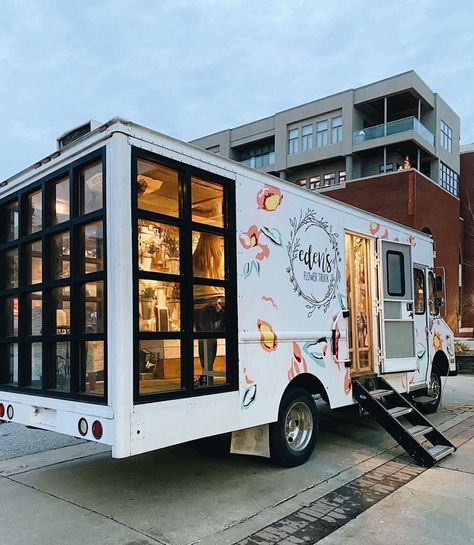 Diner Food Truck, Trailer Shop Ideas, Aesthetic Food Truck Design, Box Truck Boutique, Mobile Grocery Store, Mobile Office Trailer, Aesthetic Food Truck, Box Trailer Boutique, Mobile Retail Trailer