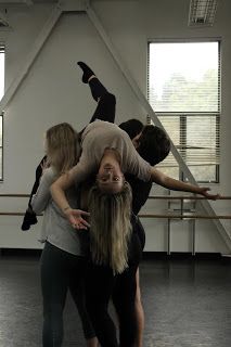 4 People Dance Lifts, Contemporary Dance Group Poses, Contemporary Dance Trio, Group Lift Dance, 4 Person Dance Lifts, Dance Lifts Group, Modern Dance Aesthetic, Contemporary Dance Aesthetic, Dance Lifts