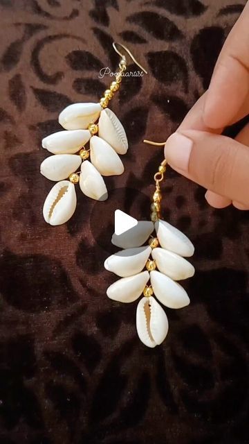 Boho Bracelets Tutorial, Simple Bead Earrings, Seashell Jewelry Diy, Diy Earrings Materials, Cowrie Shell Earrings, Cowrie Shell Jewelry, Trending Earrings, Engagement Mehndi, Pearl Earrings Designs