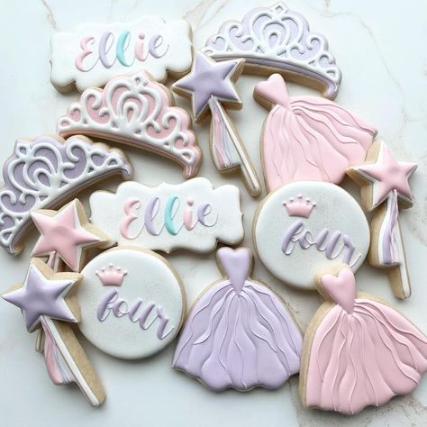 King And Queen Birthday Party Ideas, Princess Birthday Party Cookies, Princess Party Cookies, Disney Princess Birthday Cookies, Princess Cookies Disney, Princess Birthday Cookies, Princess Theme Cookies, Her Royal Fiveness Birthday, Crown Cookies Decorated