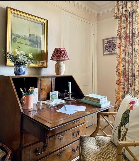 Vintage Writing Desk, Room Of One's Own, Secretary Desk, Inspiring Spaces, Home Office Design, Desk Chair, Desk Decor, House Inspiration, Ideal Home