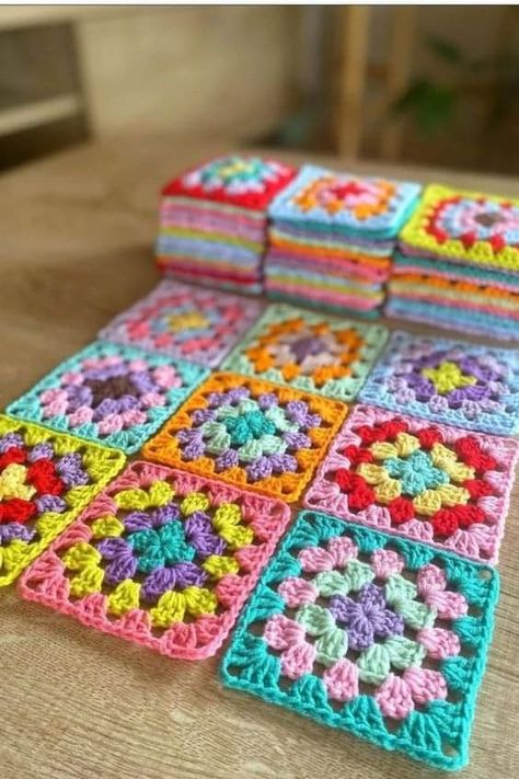 Crochet Granny Square Tutorial, Tote Crochet, Granny Square Tutorial, Scrap Yarn Crochet, Granny Square Crochet Patterns Free, Crochet Blanket Designs, Pola Amigurumi, Crochet Granny Square Blanket, Baby Afghan Crochet