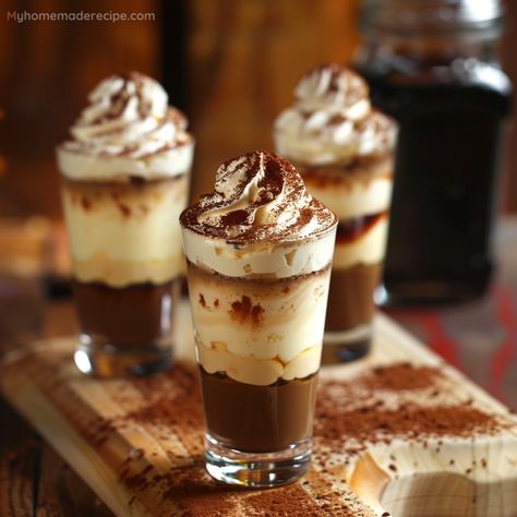 Tiramisu Shots Recipe: Easy Cocktail Dessert - My Home Made Recipe Bourbon Cream Tiramisu Shots, Tiramisu Shots Recipe, Tiramisu Cocktail Recipe, Baileys Shots, Tiramisu Shots, Quick And Easy Tiramisu, Desert Shots, Baileys Tiramisu, Friendsgiving Recipes