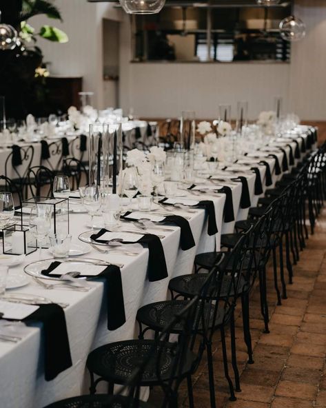 Monochromatic Wedding Table Settings, Black And White Wedding Rectangle Table, Sweetheart Table Black Tablecloth, Minimalist Moody Wedding, Black Cocktail Table Decor, White Table Cloth With Black Runner, Black Modern Wedding Decor, Black And White Sweetheart Table Wedding, Minimalist Glam Wedding