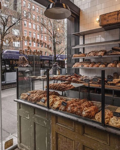 Bakery Interior Vintage, Vintage Bakery Aesthetic, Coffee Shop Designs, Old Bakery, Boutique Patisserie, Bakery Aesthetic, Cardamom Buns, Vintage Bakery, Bakery Shop Design