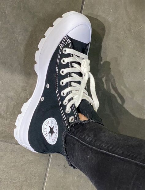 Chunky Converse, Cute Converse, Trendy Shoes Sneakers, All Nike Shoes, Cute Sneakers, Aesthetic Shoes, Looks Chic, Fashion High Heels, Pretty Shoes