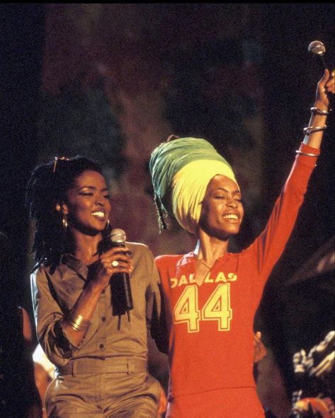 Lauren Hill & Erykah Badu at One Love Bob Marley festival Ms Lauryn Hill, Lauren Hill, Filmy Vintage, I Love Being Black, Earthy Aesthetic, Lauryn Hill, Erykah Badu, Jaden Smith, Afrocentric Art