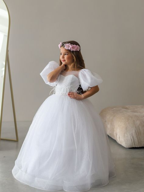 First Holy Communion Dresses, Communication Ideas, Bridesmaid Photoshoot, Holy Communion Dresses, Dress With Puffy Sleeves, Skirt Satin, Skirt Tulle, Wedding Party Outfits, Baptism Gown