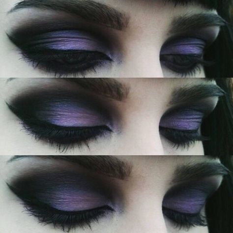 Raven Eye Makeup, Gothic Blue Makeup, Blue Goth Makeup, Pictures Of Eyes, Gothic Makeup Looks, Raven Makeup, Styl Goth, Bat Makeup, Gothic Eye Makeup