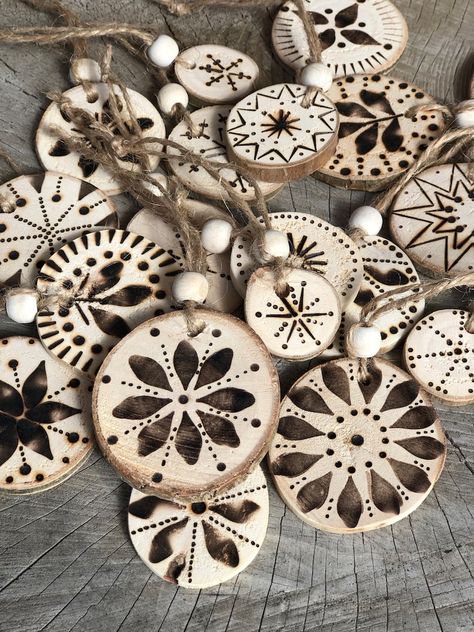 Wood Burned Christmas Ornament Set of 3 5 10 15 or 20 - Etsy Australia Wood Burn Ornaments, Wood Burning Christmas Ornaments, Wood Burned Coasters, Burnt Tree, Wood Burned Christmas, Christmas Decor Handmade, Yule Celebration, Woodburning Ideas, Wood Burning Patterns Stencil