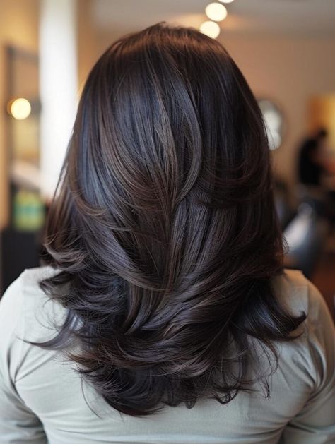 Mid Length Hair With Layers Dark Brown, Medium Haircuts With Bangs, Trendy Haircuts Medium, Rambut Brunette, Haircuts For Medium Length Hair, Medium Haircuts, Going Grey, Praise Dance, Layered Haircuts For Medium Hair