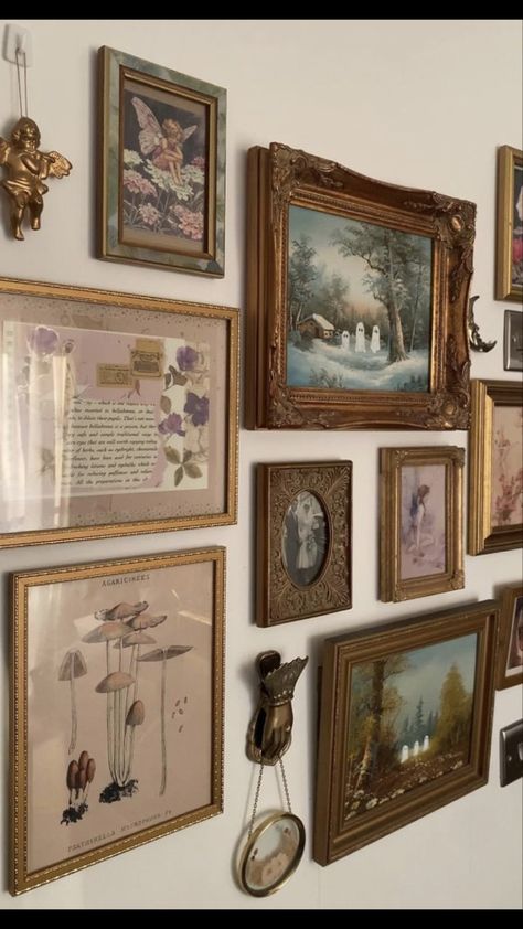 Whimsigoth Aesthetic, Rooms Decoration, Vintage Gallery Wall, Autumn Room, Vintage Gallery, Casa Vintage, Vintage Bedroom, Apartment Decor Inspiration, Vintage Room