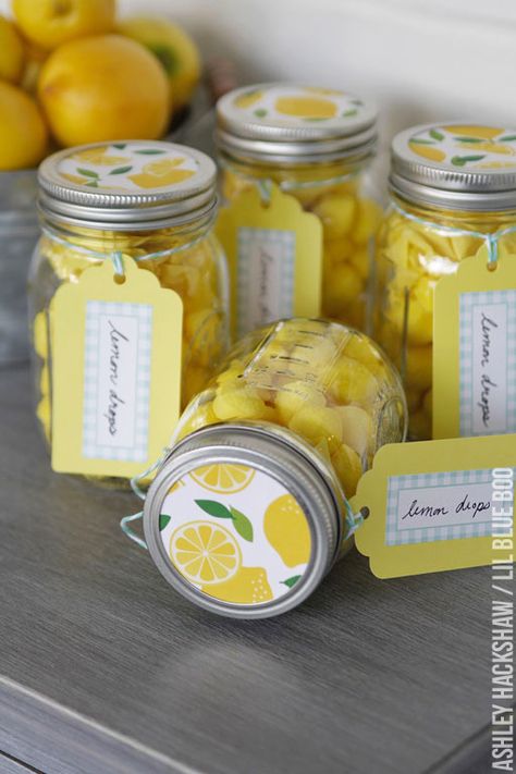 Lemon Themed Party, Lemon Themed Bridal Shower, Lemon Kitchen Decor, Lemon Kitchen, Lemonade Party, Lemon Decor, בר מצווה, Snacks Für Party, Lemonade Stand