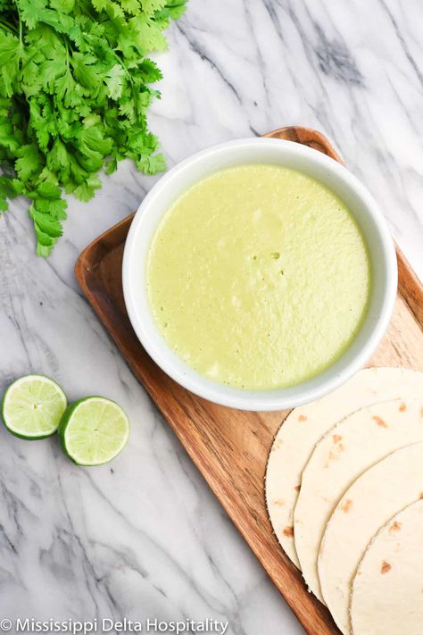 Tomatillo Recipes, Tomatillo Salsa Recipe, Cream Cheese Sauce, Tomatillo Sauce, Bakers Table, Verde Sauce, Cashew Sauce, Cheese Dip Recipes, Cilantro Sauce