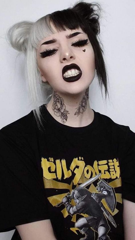 Hot Alt Makeup, Goth Punk Makeup, Cute Goth Makeup, Punk Hairstyles For Long Hair, Emo Girl Makeup, Punk Rock Makeup, Emo Eyeliner, Makeup Edgy, Edgy Blonde Hair